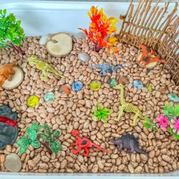 dinosaur sensory bin