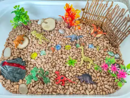 dinosaur sensory bin