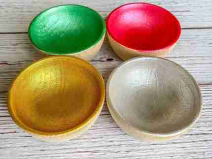Wooden Sparkly Christmas Sorting Set Bowls and Bulbs 1