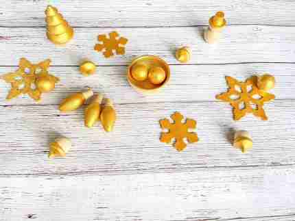 Wooden Sparkly Winter Sorting Set