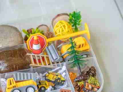 Deluxe Construction  Playdough Kit - Image 4