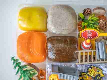 Deluxe Construction  Playdough Kit - Image 6