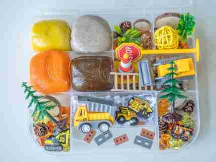 Deluxe Construction  Playdough Kit - Image 7