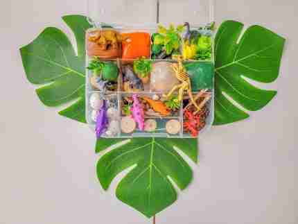 Deluxe Dinosaur Playdough Kit - Image 4