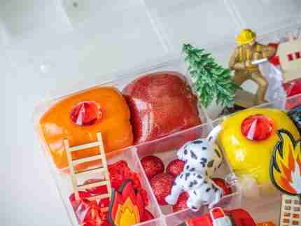 Deluxe Fireman  Playdough Kit - Image 4