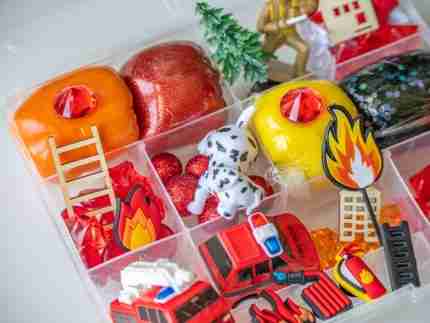 Deluxe Fireman  Playdough Kit - Image 6