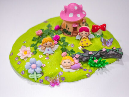 Fairy garden Play-Doh kit with mushroom house fairy log flowers butterfly 8 ounce Play-Doh