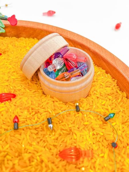 A bowl of lights in a bowl of rice
