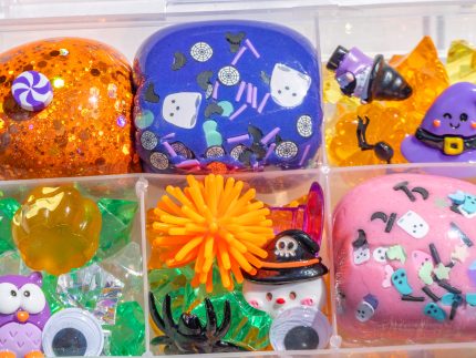 Deluxe Halloween Playdough Kit - Image 9