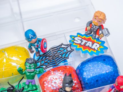 Deluxe Super Hero Playdough Kit - Image 4