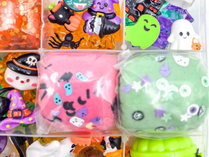 Deluxe Halloween Playdough Kit with four playdough balls, ghost, spider, and pumpkin charms in a clear case