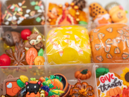 Deluxe Thanksgiving Play-Doh Kit with fall-colored dough, turkeys, pumpkins, leaves, sunflowers, gems and Thanksgiving accessories