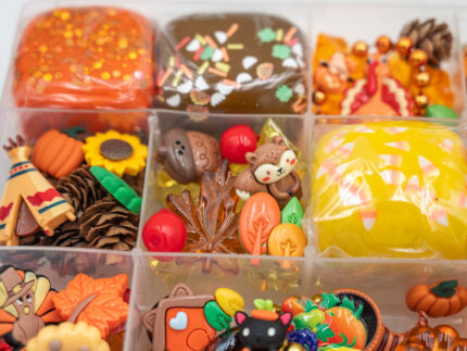 Deluxe Thanksgiving Play-Doh Kit with fall-colored dough, turkeys, pumpkins, leaves, sunflowers, gems and Thanksgiving accessories