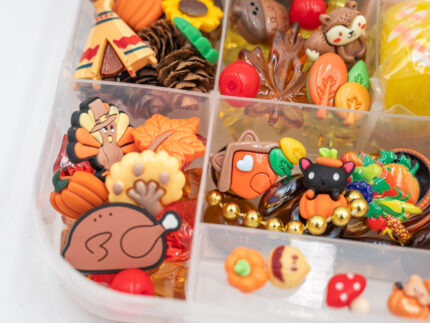 Deluxe Thanksgiving Play-Doh Kit with fall-colored dough, turkeys, pumpkins, leaves, sunflowers, gems and Thanksgiving accessories