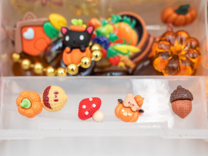 Deluxe Thanksgiving Play-Doh Kit with fall-colored dough, turkeys, pumpkins, leaves, sunflowers, gems and Thanksgiving accessories